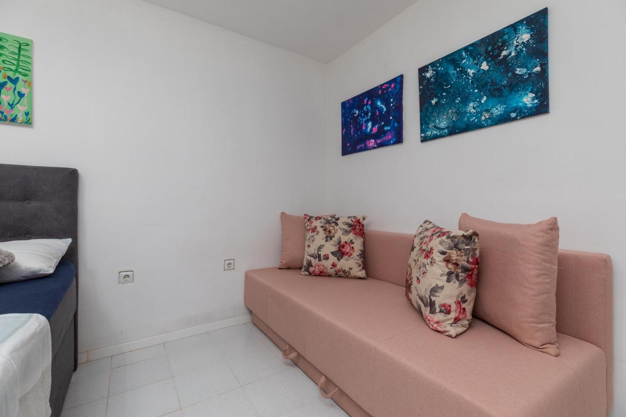 By The Sea Balica Rat, - 1065 * Omis