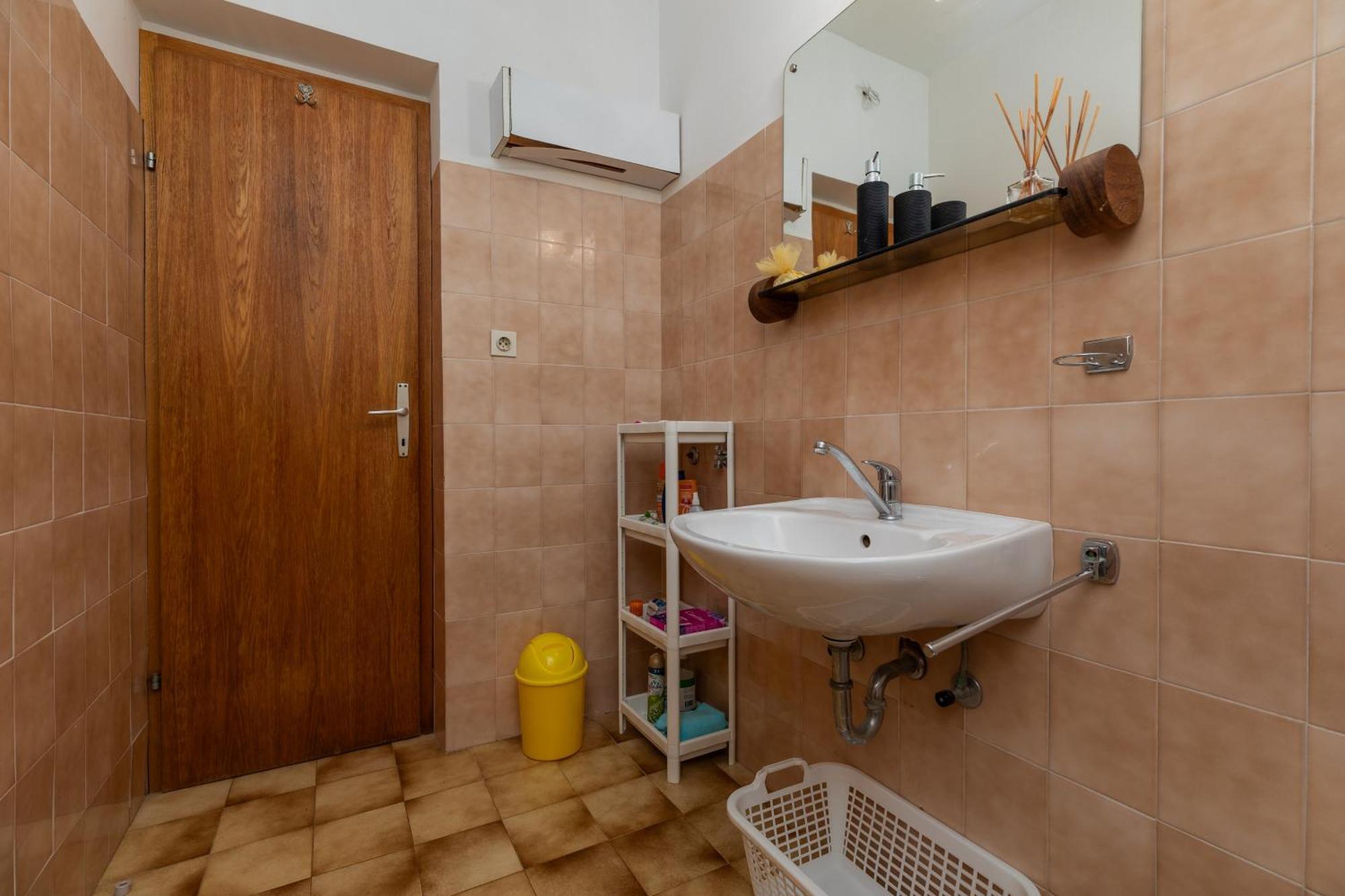 Apartment By The Sea Balica Rat, - 1065 Omis